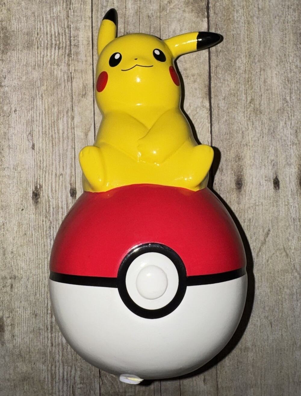 Pokémon Pikachu & Poké Ball Ceramic Coin Bank Clean Paint Great Condition